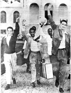 Fidel_Castro_Leaves_Prison_-_May_15_1955